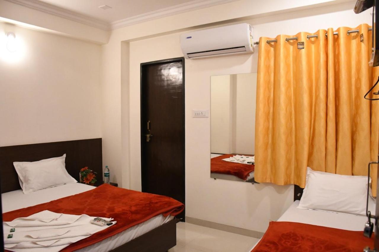 Hotel Sai Shatabdi Shirdi Eksteriør bilde