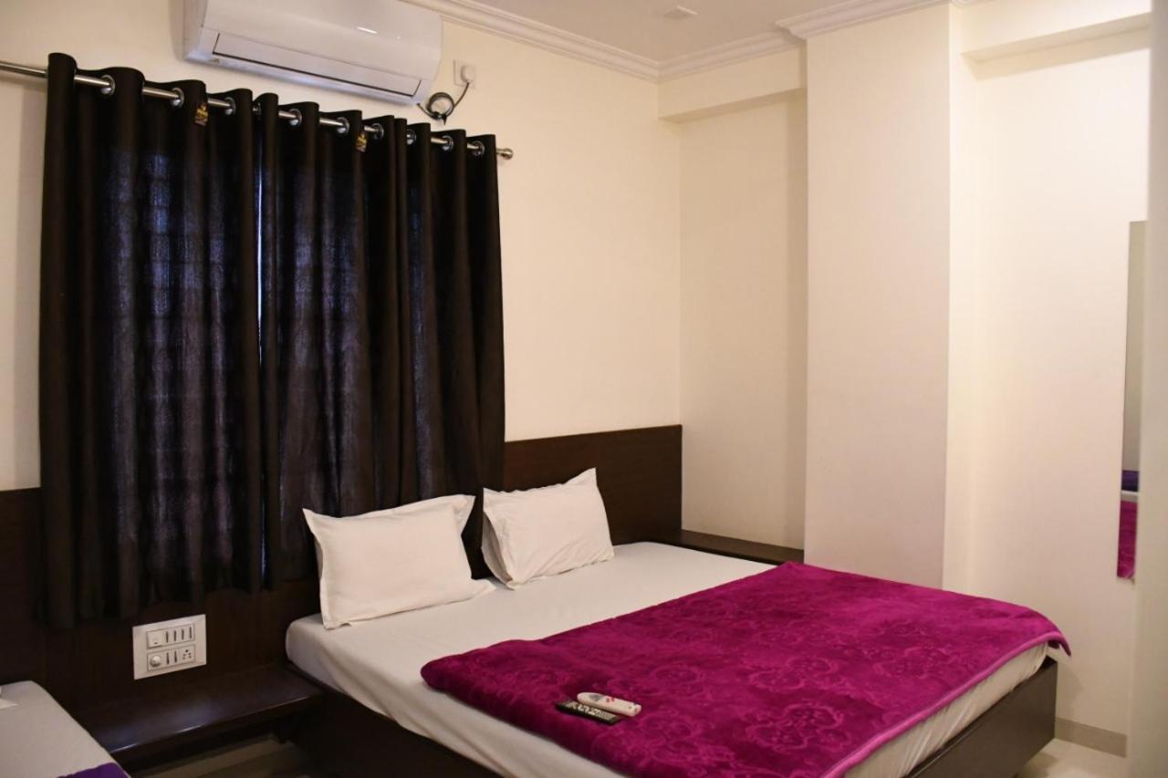Hotel Sai Shatabdi Shirdi Eksteriør bilde